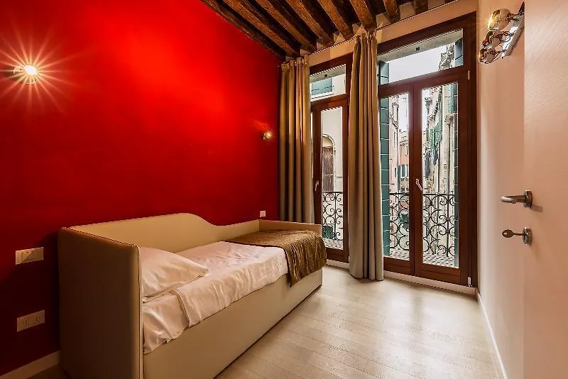 Charming Palace Corte Del Teatro Venice Aparthotel