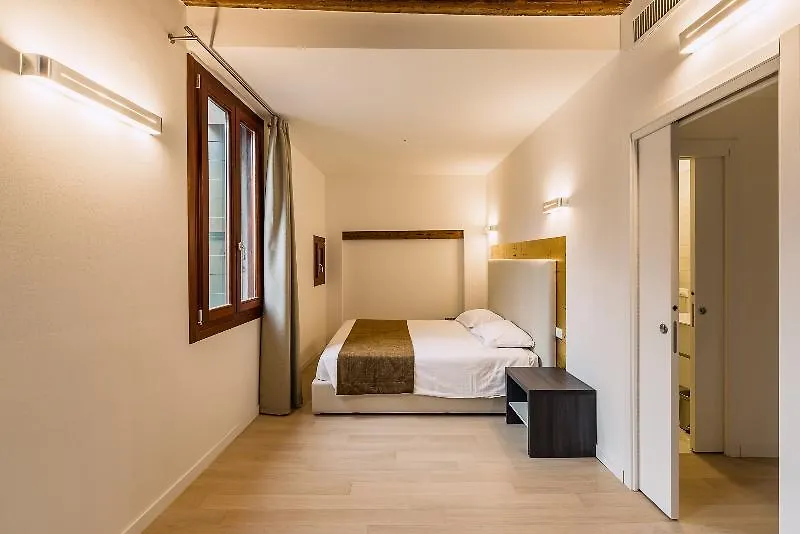 Charming Palace Corte Del Teatro Venice 3*,