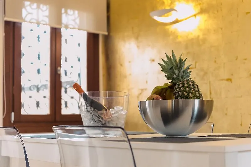 Charming Palace Corte Del Teatro Venice Aparthotel