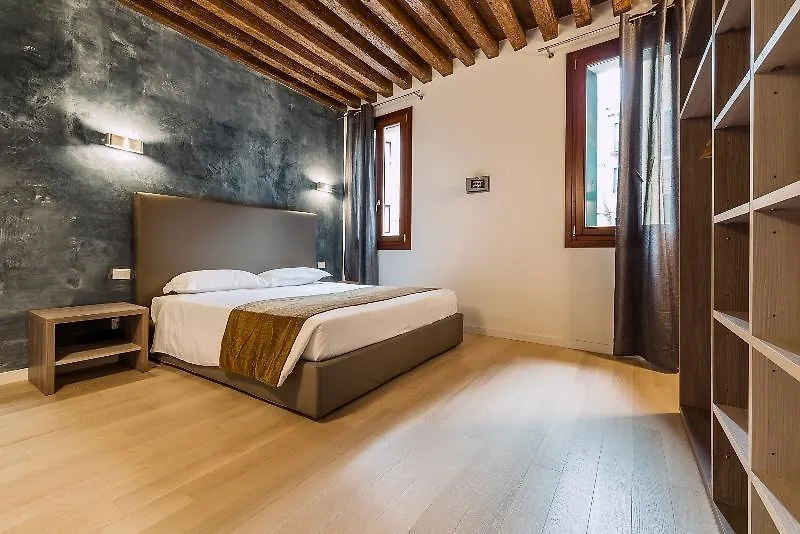 Charming Palace Corte Del Teatro Venice